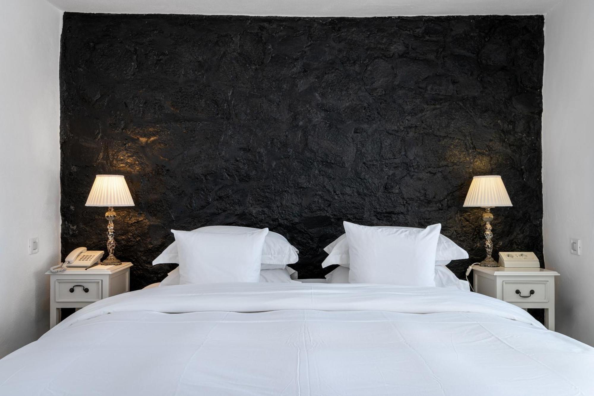 Iconic Santorini, A Boutique Cave Hotel By Sandglass Imerovigli  Bilik gambar