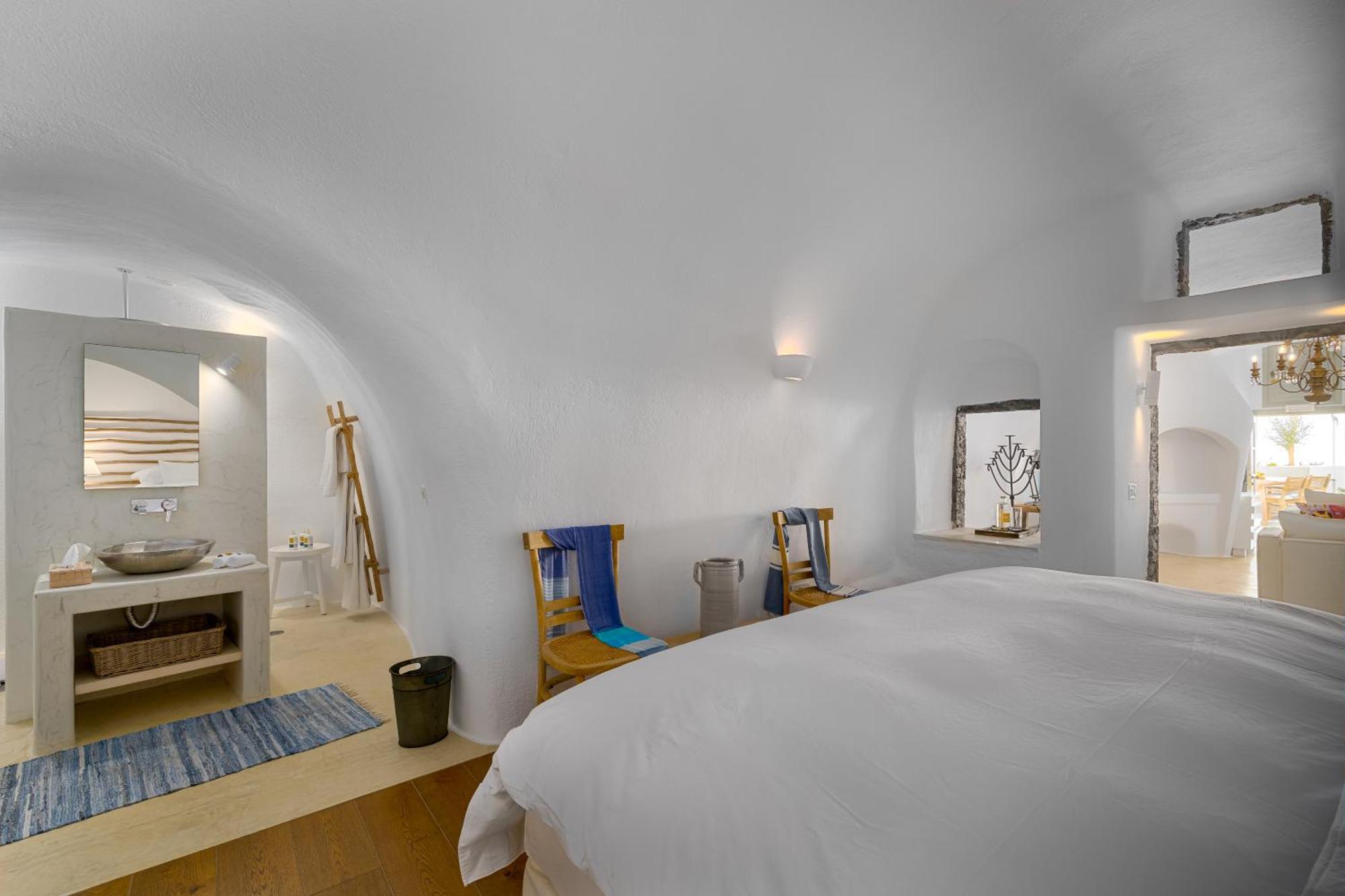 Iconic Santorini, A Boutique Cave Hotel By Sandglass Imerovigli  Bilik gambar